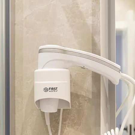 Dandelion Dzirnavu Near The Park Apartamento Riga