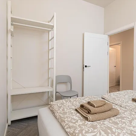 Dandelion Dzirnavu Near The Park * Riga