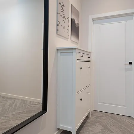 Dandelion Dzirnavu Near The Park Apartment Riga