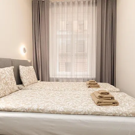 Dandelion Dzirnavu Near The Park Apartamento Riga