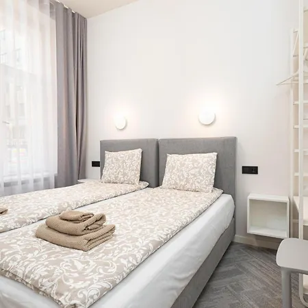 Dandelion Dzirnavu Near The Park Apartamento Riga