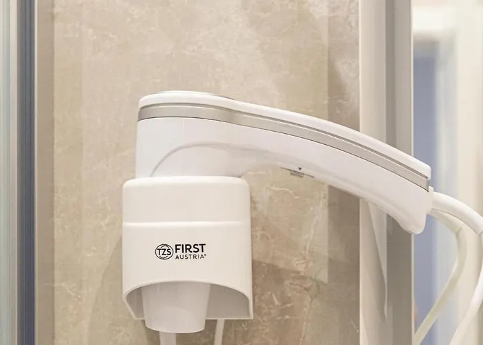 Dandelion Dzirnavu Near The Park Daire Riga