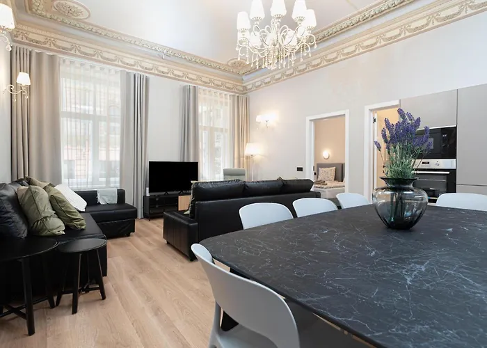 Dandelion Dzirnavu Near The Park Daire